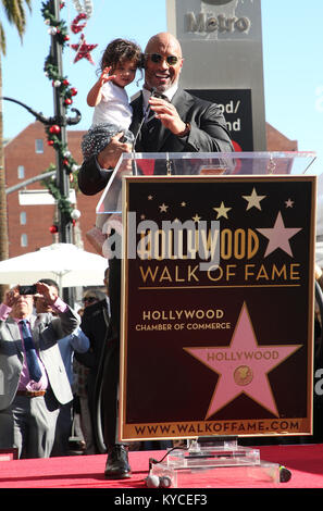Dwayne Johnson mit Stern auf dem Hollywood Walk of Fame geehrt mit: Jasmin Johnson, Dwayne Johnson Wo: Hollywood, California, United States Wenn: 13 Dez 2017 Credit: FayesVision/WENN.com Stockfoto