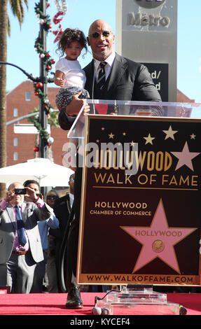 Dwayne Johnson mit Stern auf dem Hollywood Walk of Fame geehrt mit: Jasmin Johnson, Dwayne Johnson Wo: Hollywood, California, United States Wenn: 13 Dez 2017 Credit: FayesVision/WENN.com Stockfoto