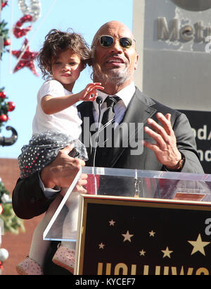 Dwayne Johnson mit Stern auf dem Hollywood Walk of Fame geehrt mit: Jasmin Johnson, Dwayne Johnson Wo: Hollywood, California, United States Wenn: 13 Dez 2017 Credit: FayesVision/WENN.com Stockfoto