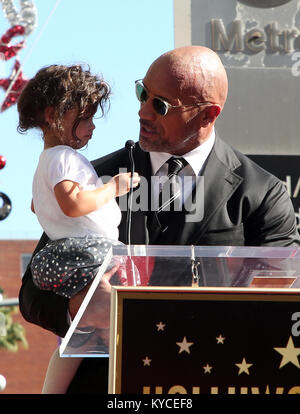 Dwayne Johnson mit Stern auf dem Hollywood Walk of Fame geehrt mit: Jasmin Johnson, Dwayne Johnson Wo: Hollywood, California, United States Wenn: 13 Dez 2017 Credit: FayesVision/WENN.com Stockfoto