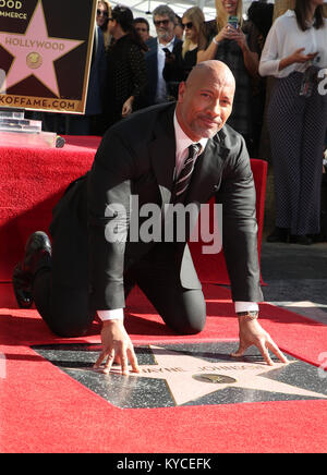 Dwayne Johnson mit Stern auf dem Hollywood Walk of Fame geehrt Mit: Dwayne Johnson Wo: Hollywood, California, United States Wenn: 13 Dez 2017 Credit: FayesVision/WENN.com Stockfoto