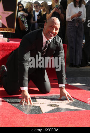 Dwayne Johnson mit Stern auf dem Hollywood Walk of Fame geehrt Mit: Dwayne Johnson Wo: Hollywood, California, United States Wenn: 13 Dez 2017 Credit: FayesVision/WENN.com Stockfoto