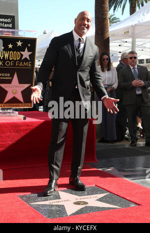 Dwayne Johnson mit Stern auf dem Hollywood Walk of Fame geehrt Mit: Dwayne Johnson Wo: Hollywood, California, United States Wenn: 13 Dez 2017 Credit: FayesVision/WENN.com Stockfoto