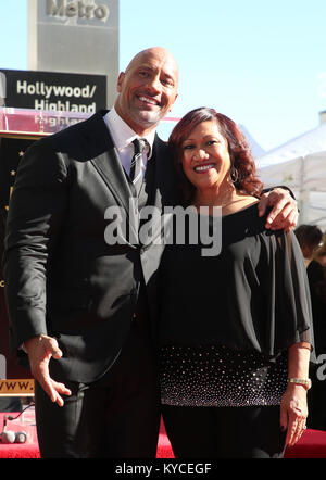 Dwayne Johnson mit Stern auf dem Hollywood Walk of Fame geehrt Mit: Dwayne Johnson, Ata Johnson Wo: Hollywood, California, United States Wenn: 13 Dez 2017 Credit: FayesVision/WENN.com Stockfoto