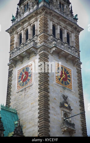 Vorderansicht des Rathaus in Nahaufnahme, Hamburg, Deutschland Stockfoto
