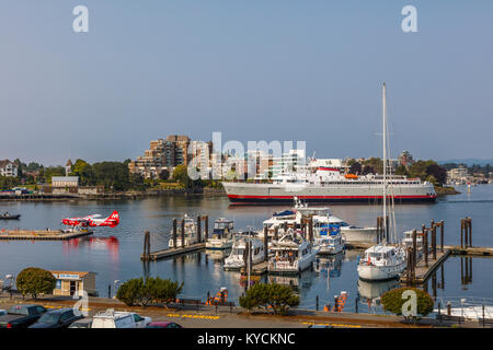 Schwarze Kugel Fähre in den Inneren Hafen in Victoria British Columbia Kanada Stockfoto