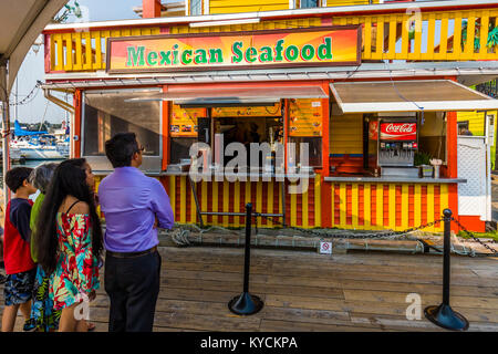 Mexican Seafood am Fisherman's Wharf in Victoria, Kanada eine touristische Attraktion mit Imbissständen, einzigartige Geschäfte und Schwimmer Wohnungen oder Hausboote Stockfoto