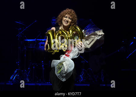 Mailand, Italien. 13. Januar, 2018. Fiorella Mannoia schließt seinen italienischen Tour in Mailand. Credit: Luca Quadrio/Alamy leben Nachrichten Stockfoto