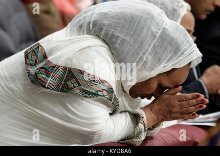 Vatikan, Vatikan. 14. Januar, 2018. Papst Franziskus feiert den Welttag der Migranten und Flüchtlinge mit einer Heiligen Messe im Petersdom. Credit: Giuseppe Ciccia/Alamy leben Nachrichten Stockfoto