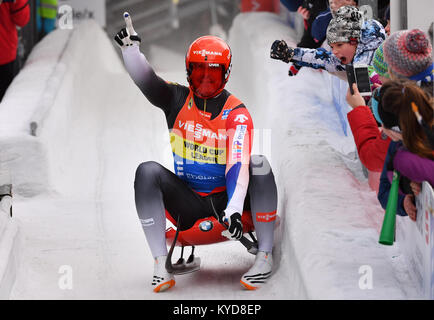 Oberhof, Deutschland. 14 Jan, 2018. Felix Loch aus Deutschland feiert seinen Sieg beim Rodel-Weltcup in Oberhof, Deutschland, 14. Januar 2018. Foto: Martin Schutt/dpa-Zentralbild/dpa/Alamy leben Nachrichten Stockfoto