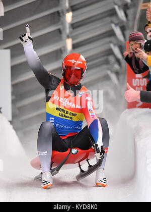 Oberhof, Deutschland. 14 Jan, 2018. Felix Loch aus Deutschland feiert seinen Sieg beim Rodel-Weltcup in Oberhof, Deutschland, 14. Januar 2018. Foto: Martin Schutt/dpa-Zentralbild/dpa/Alamy leben Nachrichten Stockfoto