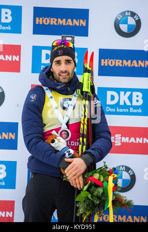 Ruhpolding, Deutschland. 14 Jan, 2018. Martin Fourcade (1) von Frankreich auf dem Podium am zweiten Platz bei den Herren 15 km Massenstart am BMW IBU Weltcup Biathlon in Ruhpolding. (Foto: Gonzales Foto/Alamy leben Nachrichten Stockfoto