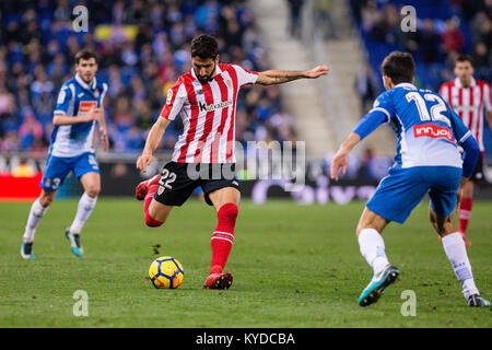 Barcelona, Spanien. 14 Jan, 2018. Athletic Club Mittelfeldspieler Raul Garcia (22) Während des Spiels zwischen RCD Espanyol v Athletic Club, für die Runde 19 der Liga Santander, an RCDE Stadium am 14. Januar 2018 in Barcelona, Spanien gespielt. Credit: Gtres Información más Comuniación auf Linie, S.L./Alamy leben Nachrichten Stockfoto