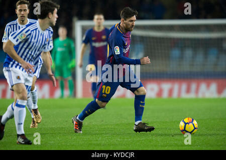 San Sebastian, Spanien. 14 Jan, 2018. (10) Lionel Messi während der spanischen La Liga Fußball Match zwischen Real Sociedad und F.C. Barcelona, in Anoeta Stadium, in San Sebastian, Nordspanien, Sonntag, Januar. 14., 2018. Credit: Gtres Información más Comuniación auf Linie, S.L./Alamy leben Nachrichten Stockfoto
