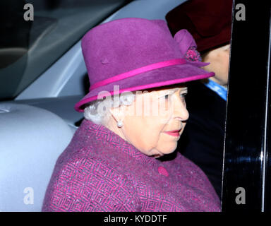 Sandringham, Norfolk, Großbritannien. 14 Jan, 2018. Königin Elizabeth II. an der St. Maria Magdalena Kirche Sonntag Morgen, in Sandringham, Norfolk, am Januar 14, 2018 Credit: Paul Marriott/Alamy leben Nachrichten Stockfoto