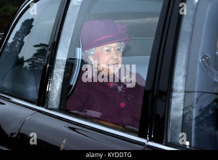 Sandringham, Norfolk, Großbritannien. 14 Jan, 2018. Königin Elizabeth II. an der St. Maria Magdalena Kirche Sonntag Morgen, in Sandringham, Norfolk, am Januar 14, 2018 Credit: Paul Marriott/Alamy leben Nachrichten Stockfoto