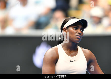 Melbourne, Australien. 15 Jan, 2018. 13. Saatgut Sloane Stephens der vereinigten Staaten in Aktion gegen Shuai Zhang von China am ersten Tag der Australian Open 2018 Grand Slam Tennis Turnier in Melbourne, Australien. Zhang gewann 26 76 62 Sydney Low/Cal Sport Media/Alamy leben Nachrichten Stockfoto