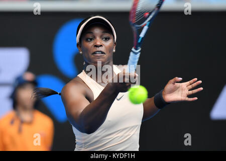 Melbourne, Australien. 15 Jan, 2018. 13. Saatgut Sloane Stephens der vereinigten Staaten in Aktion gegen Shuai Zhang von China am ersten Tag der Australian Open 2018 Grand Slam Tennis Turnier in Melbourne, Australien. Zhang gewann 26 76 62 Sydney Low/Cal Sport Media/Alamy leben Nachrichten Stockfoto