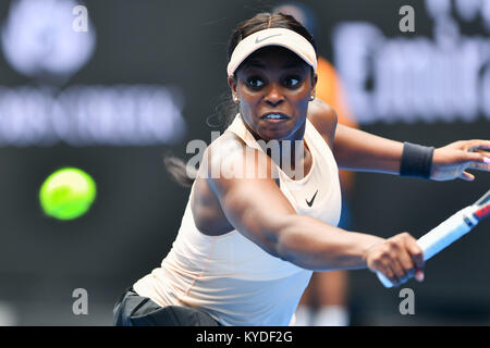 Melbourne, Australien. 15 Jan, 2018. 13. Saatgut Sloane Stephens der vereinigten Staaten in Aktion gegen Shuai Zhang von China am ersten Tag der Australian Open 2018 Grand Slam Tennis Turnier in Melbourne, Australien. Zhang gewann 26 76 62 Sydney Low/Cal Sport Media/Alamy leben Nachrichten Stockfoto