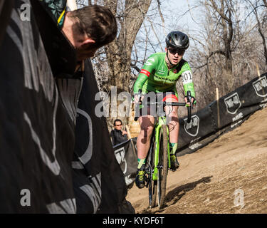 Reno, Nevada, USA. 14 Jan, 2018. EMMA WEISS, #101, steigt der Kurs während der U23-Frauen USA Radfahren Cyclocross nationale Meisterschaften im Rancho San Rafael Park in Reno, Nevada, am Sonntag, 14. Januar 2018. Credit: Tracy Barbutes/ZUMA Draht/Alamy leben Nachrichten Stockfoto