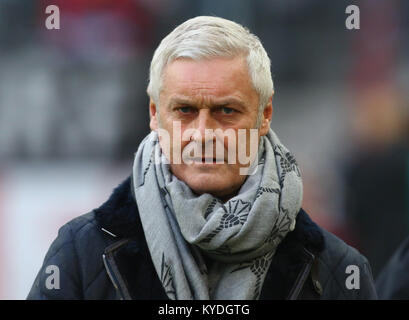 Koeln, Deutschland. 14 Jan, 2018. Köln, Deutschland, 14. Januar 2018, Bundesliga, Spieltag 18, 1. FC Köln gegen Borussia Mönchengladbach: Sport Direktor Armin Veh. Credit: Jürgen Schwarz/Alamy leben Nachrichten Stockfoto