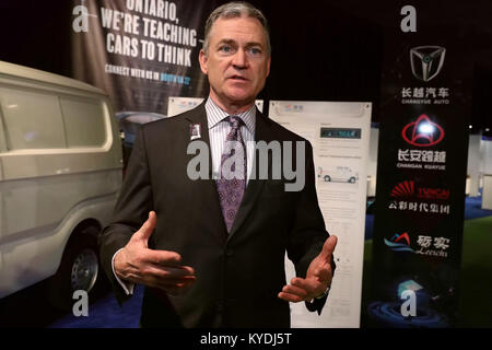 Detroit, USA. 14 Jan, 2018. Die North American International Auto Show (NAIAS) Executive Director Stange Alberts erhält ein exklusives Interview mit Xinhua in Detroit, USA, 14.01.2018. NAIAS ist ein "Gateway" zu den Verbrauchern in den Vereinigten Staaten, über "a" und "Gateway", um Hersteller, die Partner wollen, Rod Alberts Xinhua erklärt den Sonntag als 2018 NAIAS gestartet. Credit: Wang Ping/Xinhua/Alamy leben Nachrichten Stockfoto