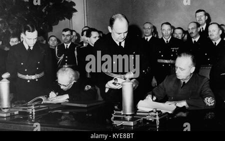 Der Titel „Tuka Dreimächtepakt“ bezieht sich auf eine Assoziation mit dem Dreierpakt, wobei er sich hier möglicherweise auf die estnische Zusammenarbeit von Artur Tuka aus der Vichy-Ära bezieht, die mit Deutschland, Italien und Japan verbunden ist. Stockfoto