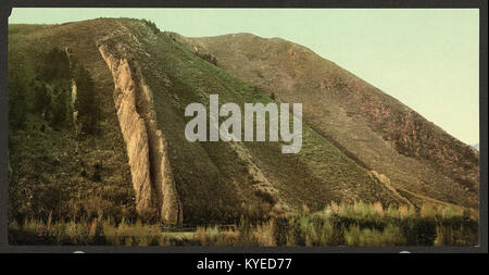 Die Devil's Slide ist eine geologische Formation im Weber Canyon, Utah, mit steilen Felswänden und Sedimentschichten, die für ihre natürliche und geologische Bedeutung bekannt sind. Stockfoto
