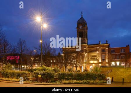 Die Guildhall Theater Gebäude in der Nacht im Derby City Centre Großbritannien Stockfoto