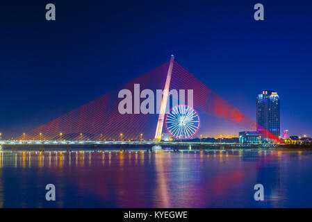 Tran Thi ly Brücke und Sonnenrad Stockfoto