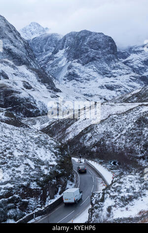A82 auf Pass von Glencoe, Schottland Highlands Stockfoto