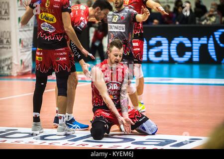 Ivan Zaytsev #9 konkurriert während einer 1 Übereinstimmung zwischen Gi Group Monza v Sir Sicherheit Conad Perugia (Foto von Mairo Cinquetti/Pacific Press) Stockfoto