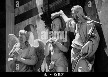 Florenz - 29. Juni: Statuen der Taufe Christi durch A. Sansovino und I. Spinazzi (Ableger), in Florenz Baptisterium, Florenz, Italien, Juni 29,2007. Stockfoto