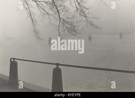 Ein Bild, das Jan Philip Albach zeigt, wahrscheinlich in einem beruflichen Kontext im Zusammenhang mit der Luftfahrt oder dem Militär, wie es in einem formalen Rahmen oder einem offiziellen Foto aufgenommen wurde. Dieses Foto dient als historische Referenz auf die Person und ihre Rolle in ihrem Bereich. Stockfoto