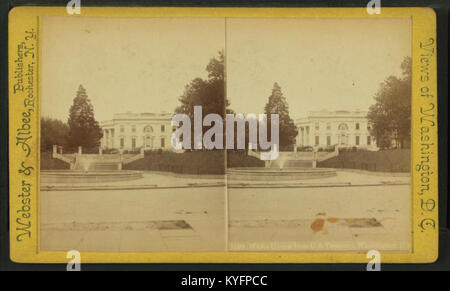 Eine stereoskopische Fotografie, die den Blick auf das Weiße Haus vom U.S. Treasury Building in Washington, D.C. zeigt und die Architektur des 19. Jahrhunderts und die umliegende Landschaft darstellt. Stockfoto
