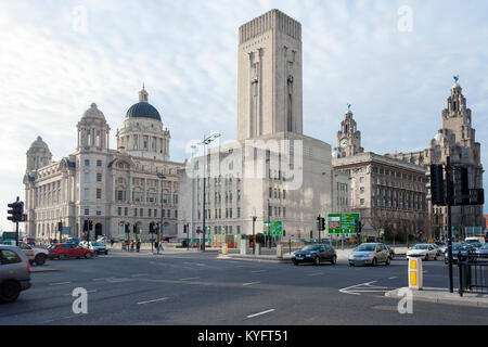 Liverpool, Merseyside, UK - 20. Februar 2009: Die drei Grazien Gebäude in Liverpool bestehend aus dem Royal Liver Building, dem Cunard Building und Stockfoto