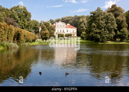 Blick auf alte Schönheit Palast in Zloty Potok - Polen. Stockfoto