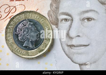 Die neue £ 1 Pound Münze auf alten Stil 10 £ Pfund Banknote Stockfoto