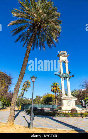 Christopher Kolumbus Monument in Gärten von Murillo (Jardines de Murillo) in der Stadt Sevilla, Andalusien, Spanien. Stockfoto