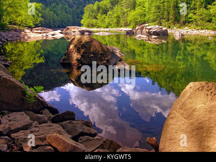 Gauley River Reflexionen. West Virginia Stockfoto