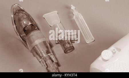 Medizinische Zerstäuber für die Behandlung von Bronchitis. Kamera gege Stockfoto