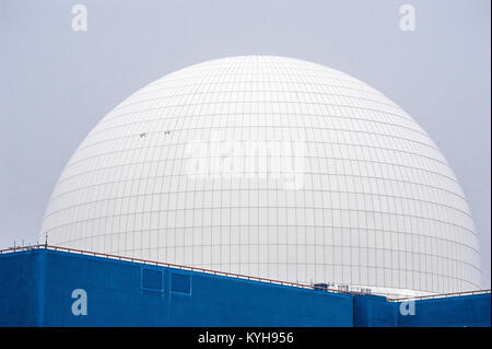 Kernkraftwerk Großbritannien, Blick auf die Kuppel des Kernkraftwerks Sizewell B an der Küste von Suffolk, East Anglia, England, Großbritannien. Stockfoto