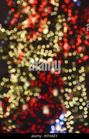Abstrakte bokeh Hintergrund mit Tannenbaum leuchtet Stockfoto