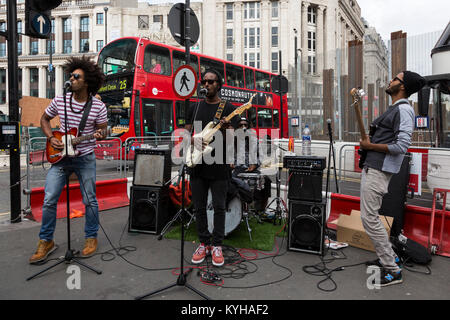 Band der Durst Straßenmusik in der Oxford Street, London Stockfoto