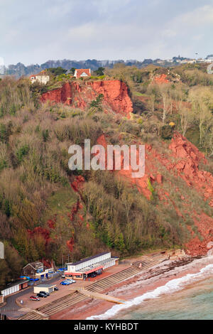 Red Permian breccia Felssturz auf die Klippen am Oddicombe Beach, Babbacombe, Torquay, Devon. Stockfoto