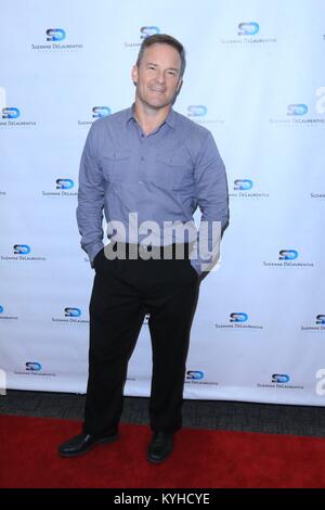 Suzanne DeLaurentiis Weihnachtsfeier - Anreise mit: Chris Herzöge Wo: Sherman Oaks, Kalifornien, USA Wann: 14 Dec 2017 Credit: WENN.com Stockfoto