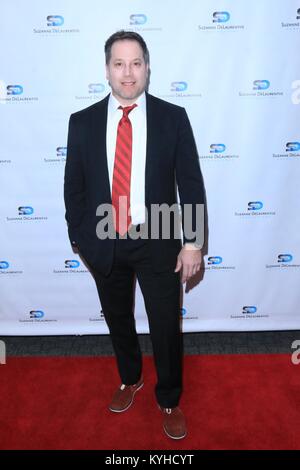 Suzanne DeLaurentiis Weihnachtsfeier - Anreise mit: David Douglas Wo: Sherman Oaks, Kalifornien, USA Wann: 14 Dec 2017 Credit: WENN.com Stockfoto