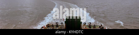 Panoramablick auf das Heck des Gourock Caledonian MacBrayne Fähren Argyle mit dem vom Schiff aus Rothesay, Vereinigtes Königreich Stockfoto