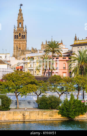 Blick von Triana, in der andalusischen Stadt Sevilla in Spanien Stockfoto