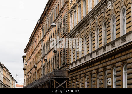 Budapest, Ungarn - 13. August 2017: Alte Gebäude in der historischen Innenstadt von Budapest Stockfoto